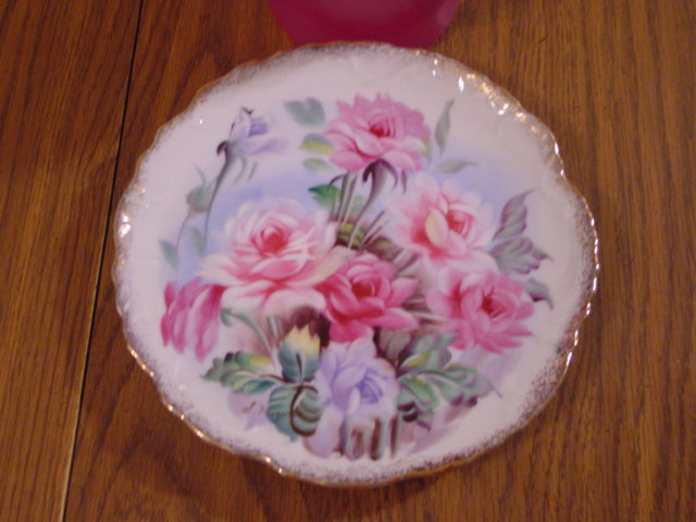 HAND PAINTED DECORATION PLATE SIGNED S. KUZUYO ? BEAUTIFUL ROSES NO MAKER MARK