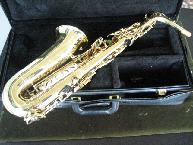 Extra-clean Selmer Paris Super Action 80 Series II Alto Sax, #526,085, NEW PADS!