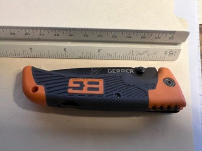 NIB BEAR GRYLLS Gerber Survival Folding Scout Knife 1/2 Serrated Locking Blade