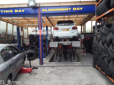 Tracking on Hunter 4 Wheel Alignment System, Discount (Braintree Tyres CM7 2QS)