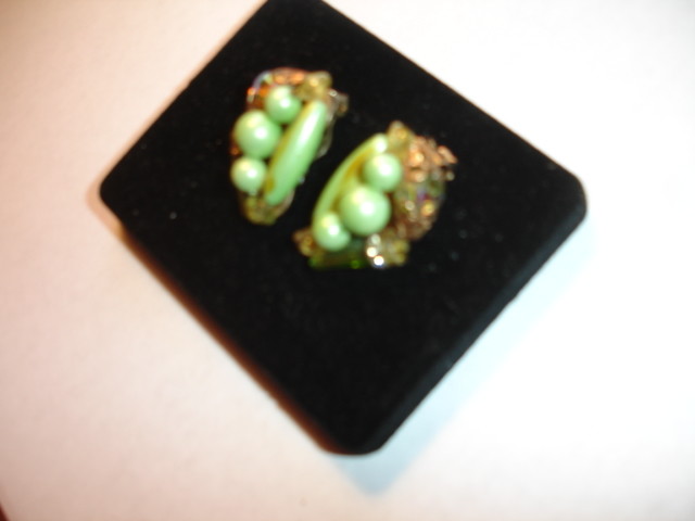 Vintage Lime Green & Crystals LUCITE Clip On Earrings      #E25