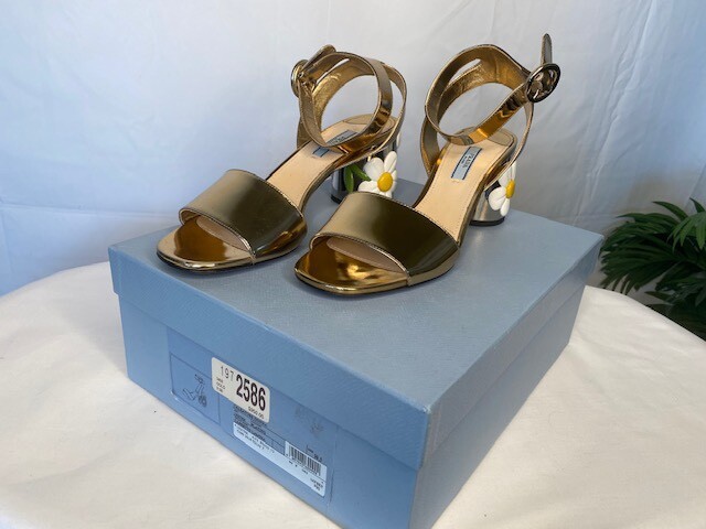 PRADA フラワー装飾 ゴールド サンダル 950 Prada GOLD/PLATINO Sandal CALZATURE DONNA FLOWER HEEL