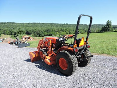 2012 Kubota B3200 Compact Tractor Loader Belly Mower 4X4 Diesel 3 Point Hitch !!