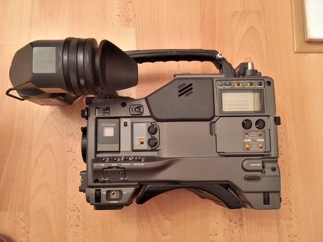 Sony DNW-7P Camcorder Betacam SX  with Sony WRR-855 UHF Synthesized Unit