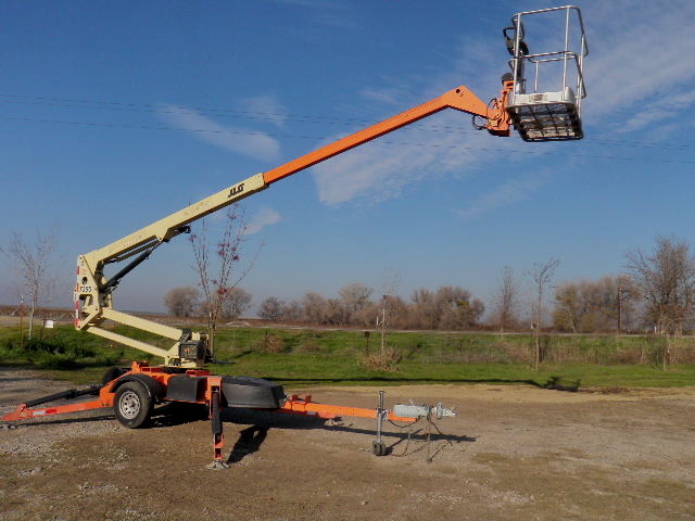 2011 JLG T350 Towable 35' Boom Lift
