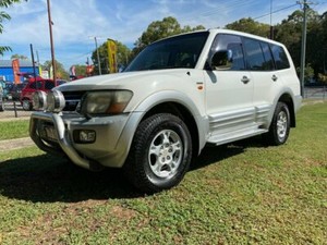 Mitsubishi pajero 2002 года