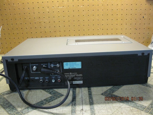 VINTAGE GE VCR TOP LOAD MODEL 1VCR5002X