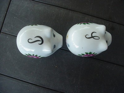 VINTAGE PRE 1950S SALT & PEPPER SHAKERS SMALL PIG W PINK ROSES 7 MISC ITEMS