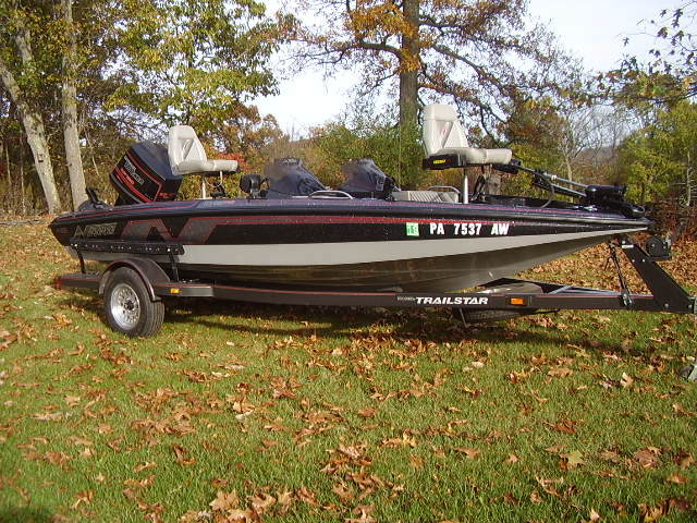 Emmaculate 17.5' Nitro 175 FS Pro Bass Boat w/150 HP Evinrude & matching trailer