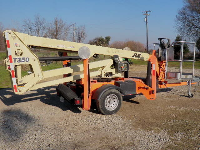 2011 JLG T350 Towable 35' Boom Lift