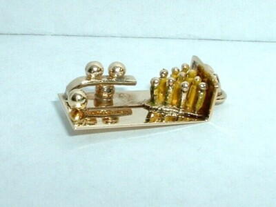 VINTAGE 14k YELLOW GOLD 3D MOVEABLE BOWLING ALLEY BOWL CHARM