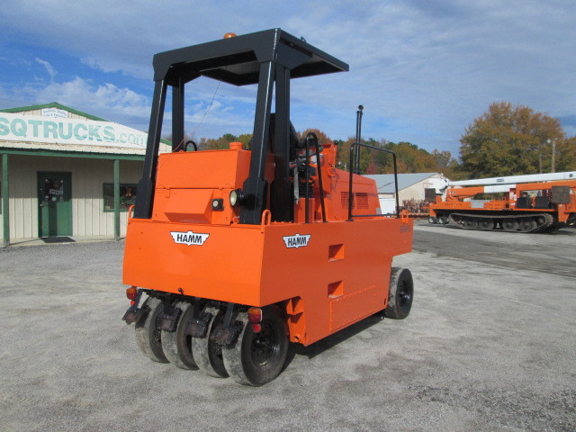 2000 Hamm GRW5 9 wheel pneumatic roller