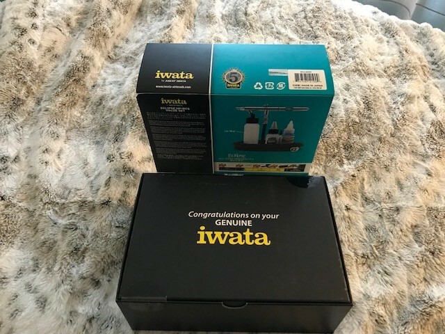 Iwata Eclipse Hp-Cs Value Set with Hose Cleaner and Paint New