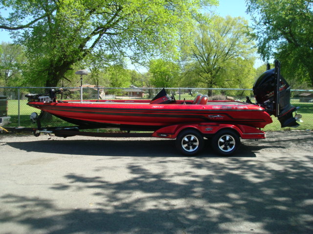 2014 SKEETER ZX21 BASS BOAT (YAMAHA 250 SHO OUTBOAD) (DUAL POWER POLES)