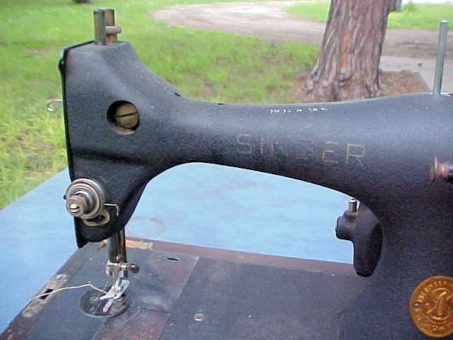 Vtg 1941 Singer Portable Sewing Machine 128 Crinkle Godzilla Finish In Case