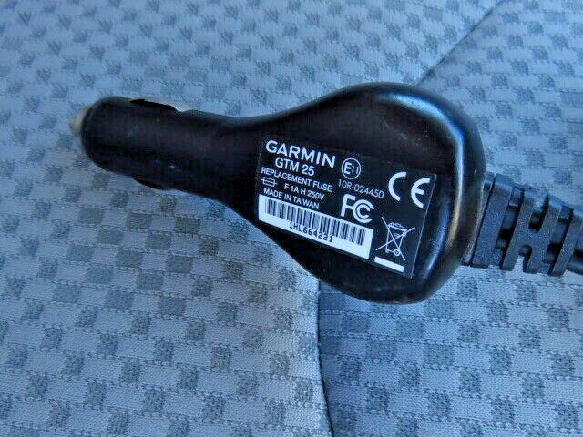 Garmin Nuvi 265W GPS Bluetooth Navigation System Unit w/ Car Charger Bundle