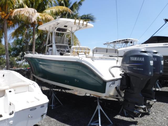 #10360 2004 26' Century 2600 Center Console