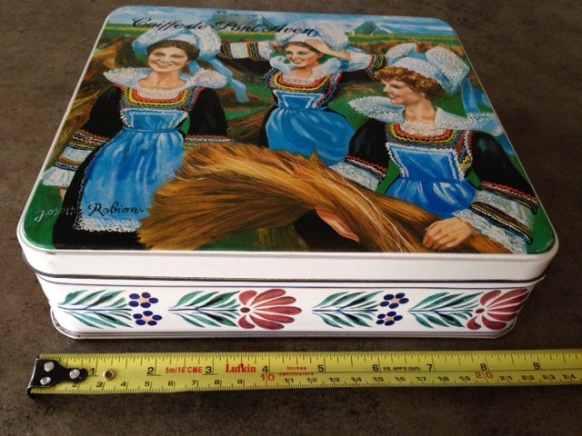 Metal box Lacemaker's cap - Boite de métal Coiffe de dentellière - Pont Aven