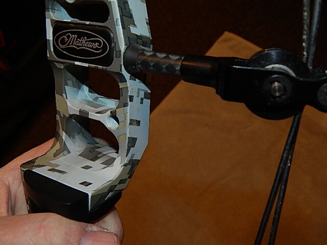 Mathews Triax Bow RH 60-70 Draw Weight 28