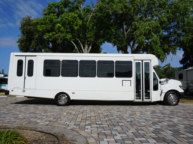 3000 30 Passenger Bus W/wheelchair Lift 87641 Miles White Bus 6.4l 8 ...