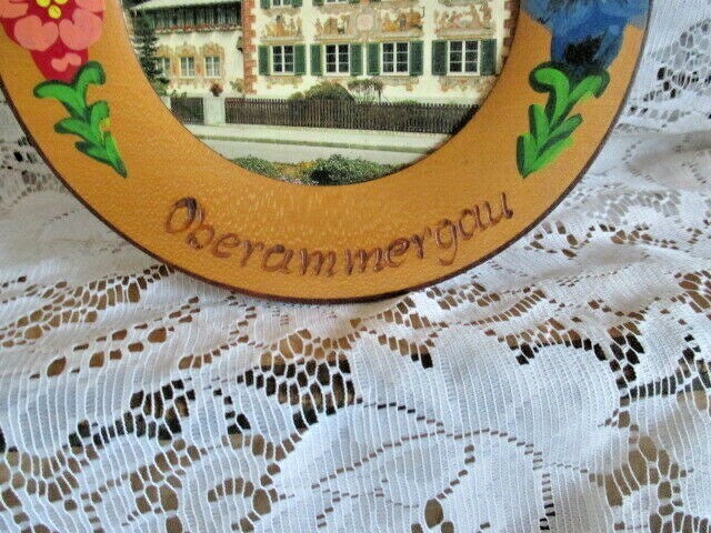 VINTAGE OBERAMERGAU GERMANY WOODEN PLATE EUC 6-1/2” DIAMETER READY TO HANG
