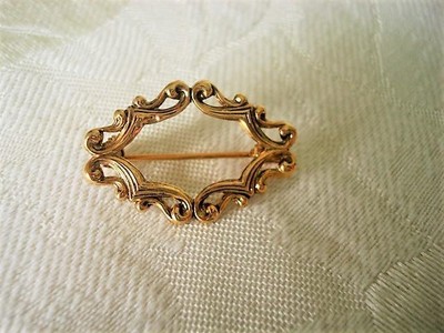 Small Vintage Gold Tone Pin Brooch 3/4 x 1 1/8 In.