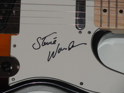 STEVIE WONDER SIGNED SUNBURST ELECTRIC GUITAR PROOF JSA LOA ASSISTED