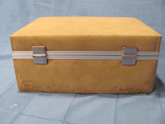 VINTAGE...8-Track tape storage box/carrying case Tan (holds 24)