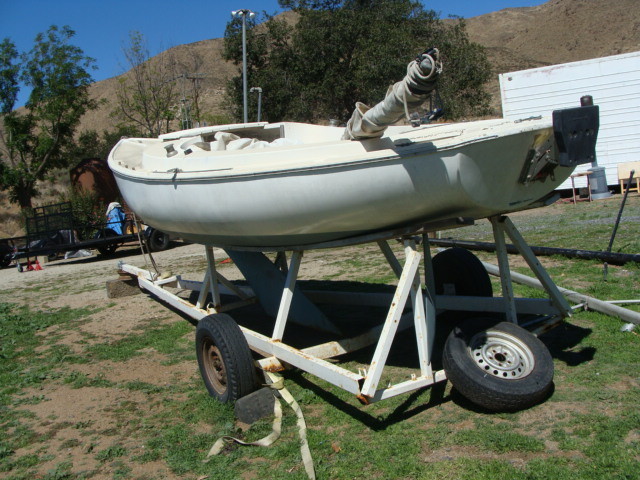 Victory 1976 21 foot Sailboat built by Catalina with trailer