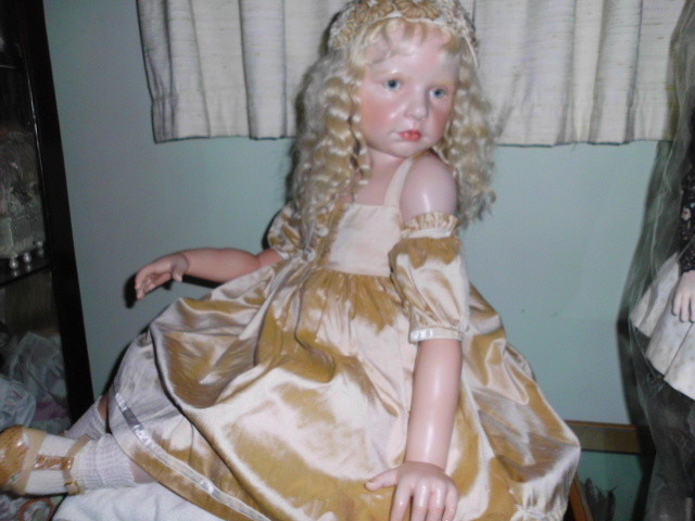 HILDEGARD GUNZEL WAX OVER PORCELAIN LAVINIA