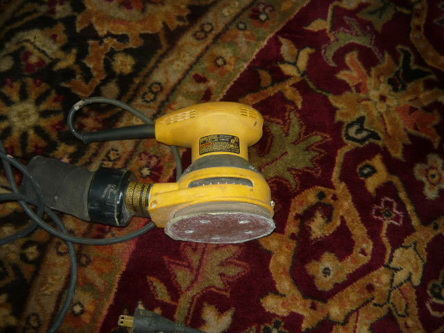 DEWALT D26451 3-Amp 5-Inch Random-Orbit Sander with Cloth Dust Bag