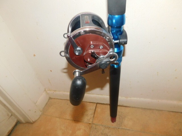 CUSTOM CONV BOAT ROD RED WHITE BLUE PENN SENATOR 114H2LW 6/0 RED SIDES 6/0 COMBO