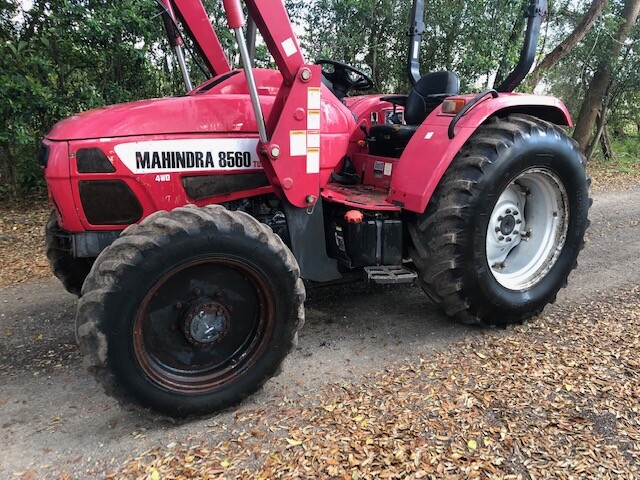 2010 Mahindra 8560 4x4 Tractor with loader Ready to work