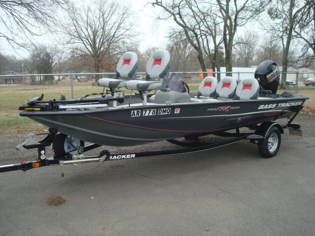 2014 BASS TRACKER PRO TEAM 175 TF (CRAPPIE SERIES) (60 MERCURY 4 STROKE)