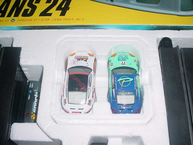 SCALEXTRIC 1/32 LEMANS 24hr Complete Racing Set PORSCHE GT3R CARS