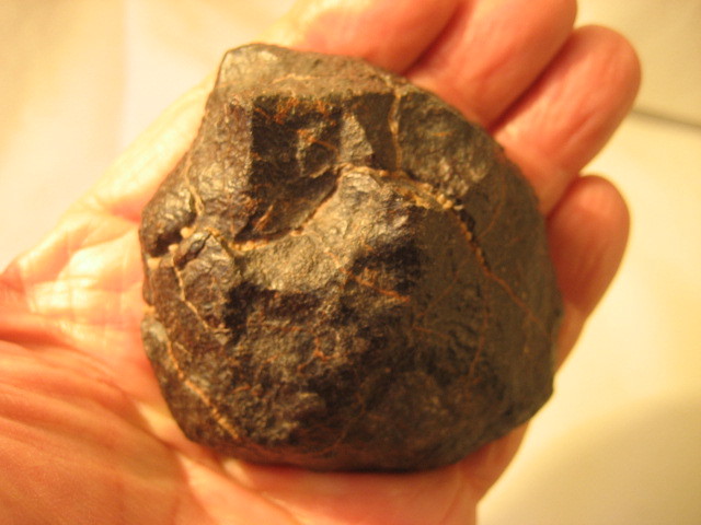 CHONDRITE METEORITE 243 GR. OMAN 2013 FRESH FIND COMPLETE FUSION CRUST FREE SHIP