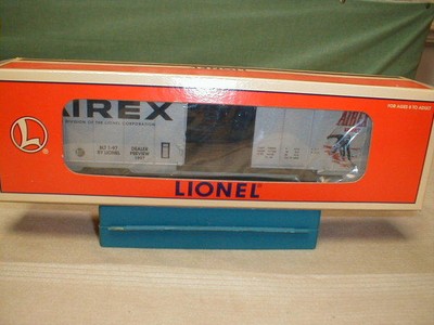 Lionel Toy Fair Boxcars  97-98 NIB