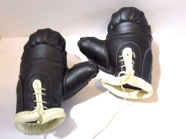 VINYL BLACK WHITE REAR VIEW MIRROR DECORATION BOXING GLOVES VINTAGE W LACES