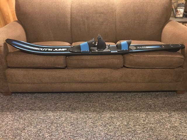 Cut-N-Jump 300 SS Slalom Waterski 68