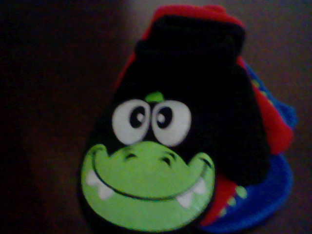 BRAND NEW BOYS 3 PACK DOLLAR GENERAL BRAND MITTENS