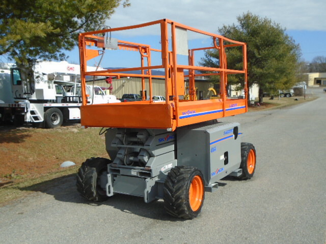 2007 SKYJACK SJ6826RT 4X4 ROUGH TERRAIN SCISSOR LIFT