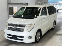 NISSAN ELGRAND 3.5 HIGHWAY STAR * FULL BLACK LEATHER LIMITED * 8 SEATER *