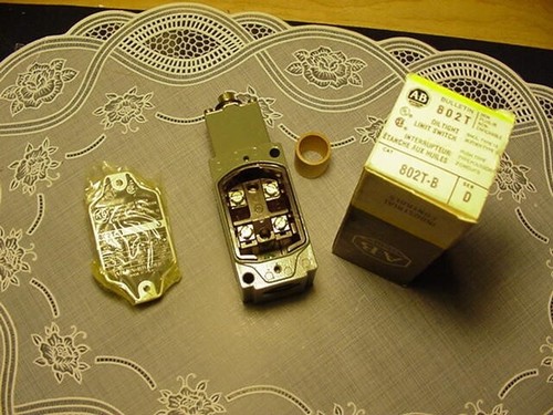 Allen Bradley 800T-B Oil Tight Limit Switch Encl - 13 Ser D NEW IN BOX!