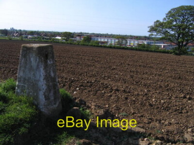 Photo 6x4 Kimberlow Hill Trig Point Grimston That is B+Q in the distance. c2007