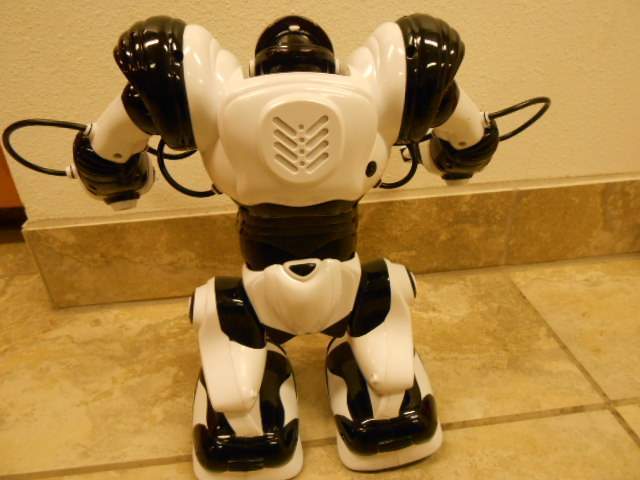 WowWee Robosapien interactive toy robot w/ remote control, users manual and hat