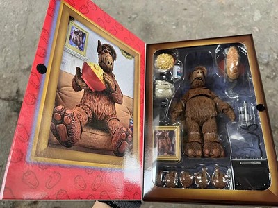 NECA Figure Ultimate Alien Life Form ALF Action Figure Oh Look! Someone with Tas