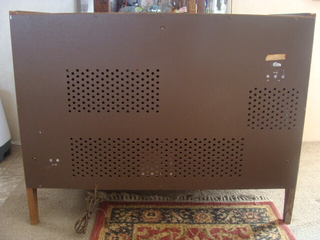 VINTAGE MAGNAVOX CUSTOM AM / FM STEREO PHONIC PLAYER