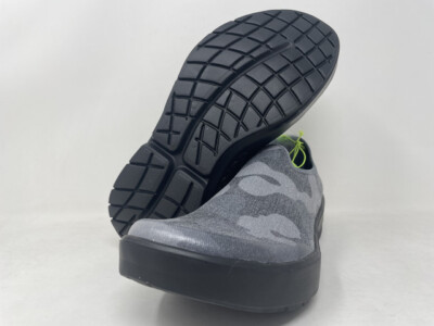 

OOFOS Женские полуботинки eeZee, черный/серый камуфляж, 8,5 B Medium US, Black/gray camo