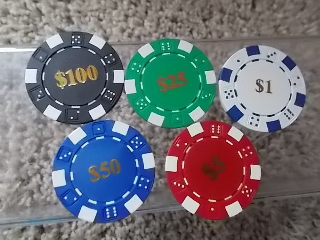 100 Fabulous Las Vegas Souvenir Poker Chip Set $100-$50-$25-$5-$1 NO CASH VALUE!