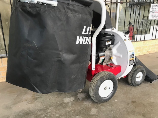 LITTLE WONDER  LEAF VAC DEBRIS VACUUM EXCELLENT CONDITION VAC